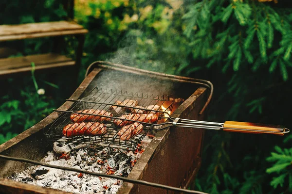 Salchichas asadas a la parrilla —  Fotos de Stock