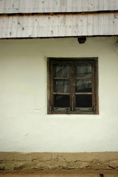 Старый деревянный украинский дом — стоковое фото