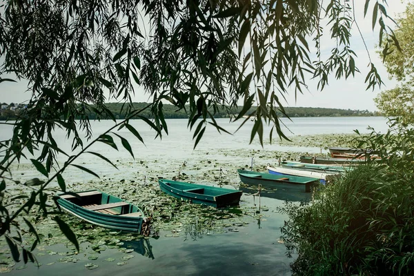 Eski renkli ahşap tekneler — Stok fotoğraf