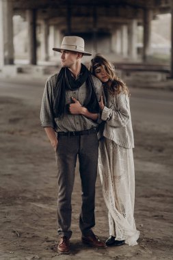 Romantik Çingene Kadın kovboy ile 