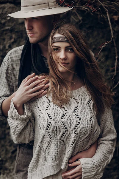 Boho gitana mujer y hombre — Foto de Stock