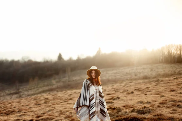 Hermosa mujer boho — Foto de Stock