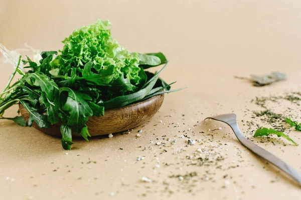 lezzetli taze salata roka ıspanak