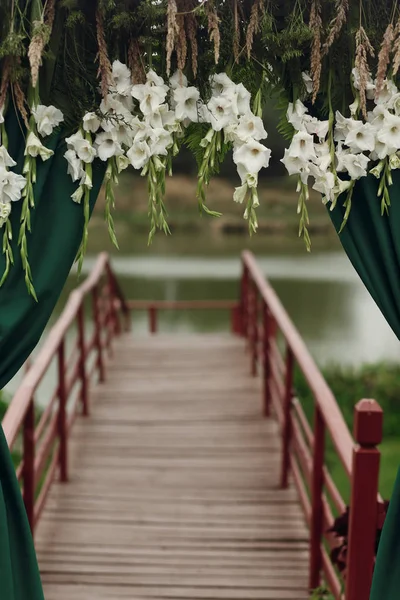 Bella elegante percorso navata nuziale — Foto Stock