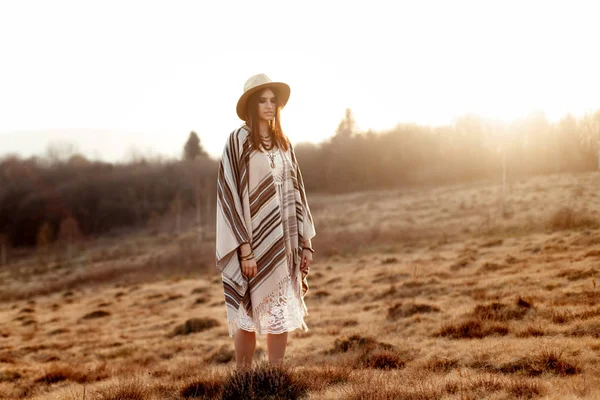 Hermosa mujer boho — Foto de Stock