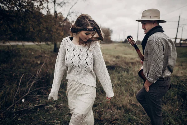 Pareja hipster romántico — Foto de Stock