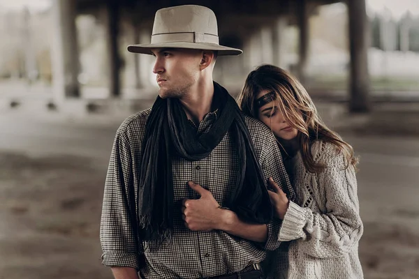 Pareja hipster con estilo —  Fotos de Stock