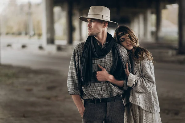 Pareja hipster con estilo —  Fotos de Stock