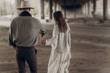 Yakışıklı texas kovboy erkek kadınla