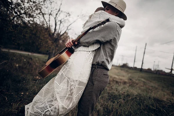 Pareja hipster con estilo — Foto de Stock