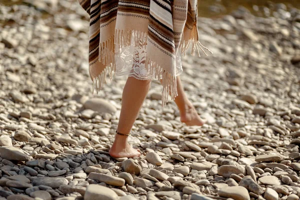 Beautiful woman traveler — Stock Photo, Image