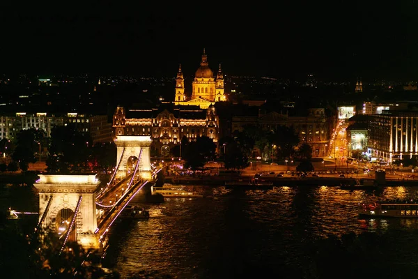 Beautiful night view of chain bridge — Stock Photo, Image