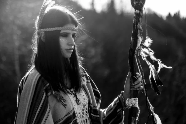 Nativo indio americano mujer —  Fotos de Stock