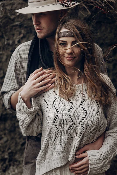 Boho gitana mujer y hombre — Foto de Stock