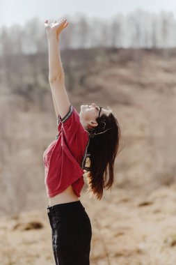 mutlu şık hipster kadın