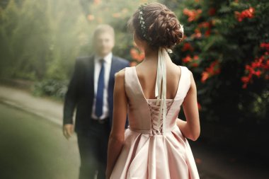 lüks gelin onun yürüyüş damat, muhteşem pembe ve WHI arıyorum