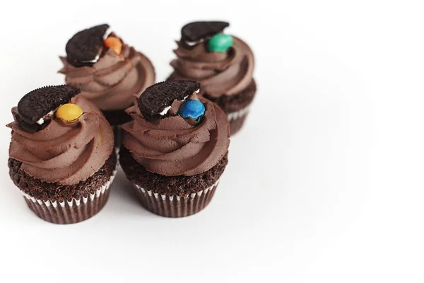 Elegantes deliciosos cupcakes de chocolate — Fotografia de Stock