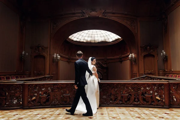 muhteşem gelin ve şık damat