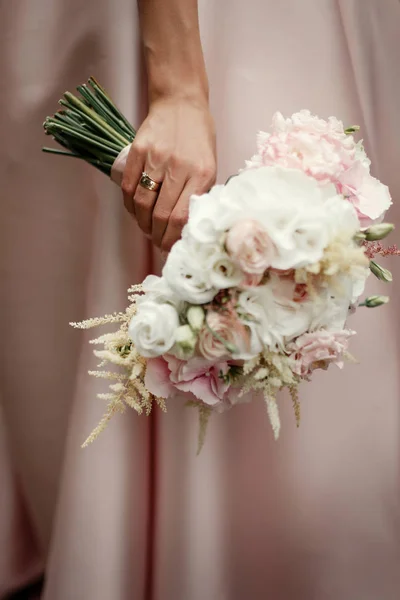 Wedding bouquet of pink roses — Stock Photo, Image