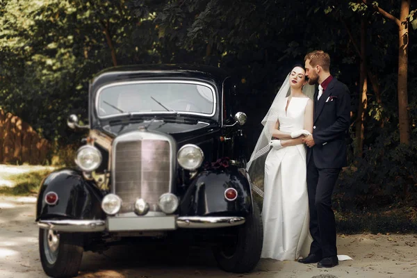 Luxe elegante bruidspaar — Stockfoto