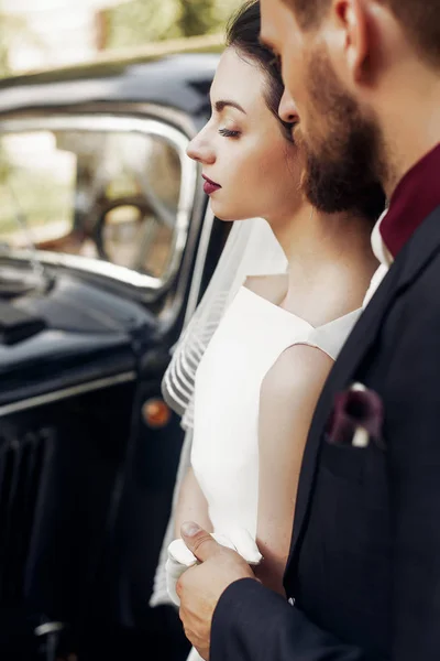 Luxus elegantes Hochzeitspaar — Stockfoto