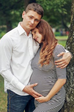 Mutlu genç anne evli