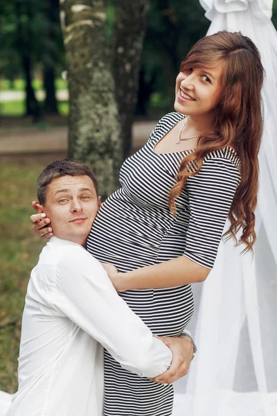 Feliz retrato de família romântica — Fotografia de Stock