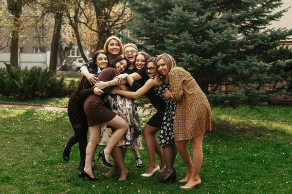 Vrouwen die met plezier bij viering — Stockfoto