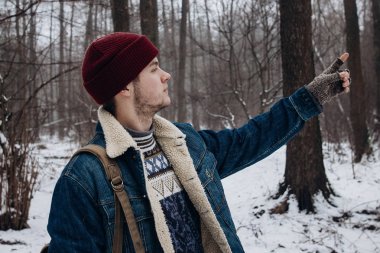 karlı kış orman Gezgin