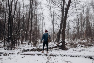 sırt çantası ile şık Gezgin