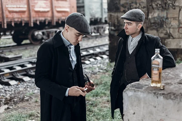 Gangsters con estilo hombres — Foto de Stock