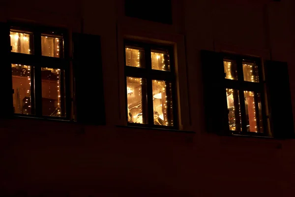 Ventanas decoradas de lujo de Navidad — Foto de Stock