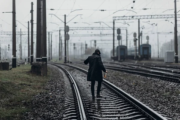 Silhouet van stijlvolle man — Stockfoto