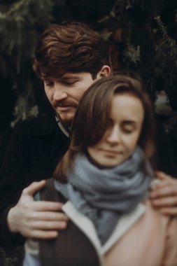 Romantik Çift sarılma