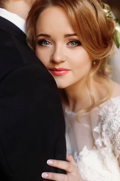 Bride hugging with groom — Stock Photo, Image