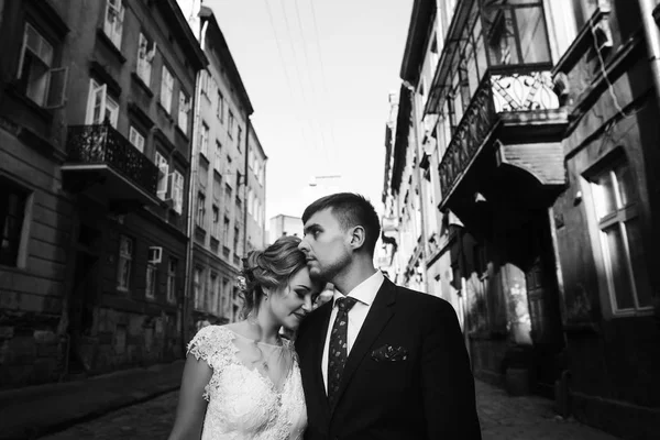 Casal feliz na rua italiana — Fotografia de Stock