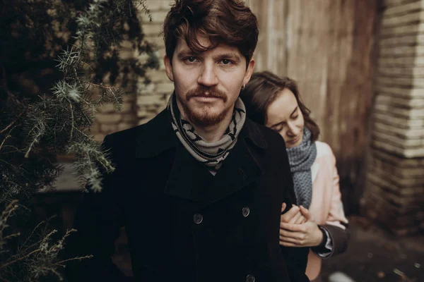 Romántico elegante hombre y mujer — Foto de Stock