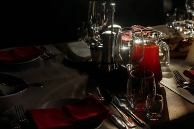 Lüks şarap gözlük