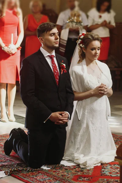 Pareja durante la ceremonia de boda —  Fotos de Stock