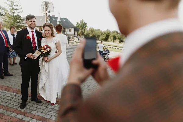 Happy wedding couple — Stock Photo, Image