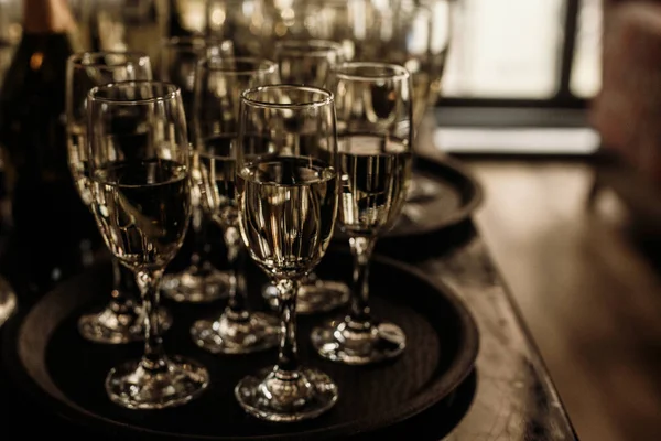 Brýle s zlatá champagne — Stock fotografie