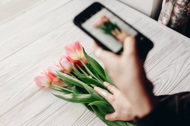 El ele tutuşan telefon 