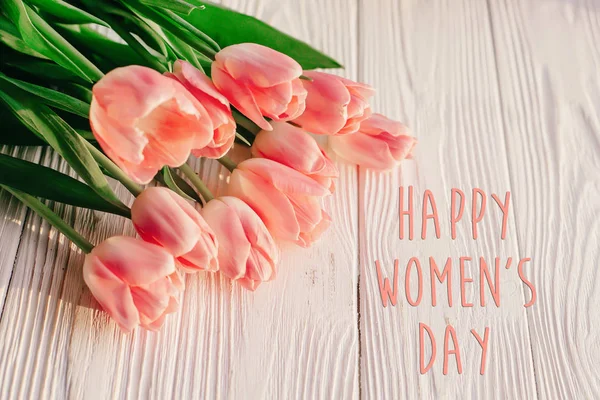 Tulpen voor vrouwen dag — Stockfoto