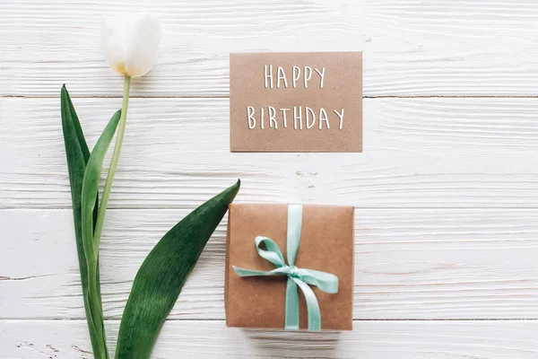 Texto de aniversário feliz no cartão — Fotografia de Stock