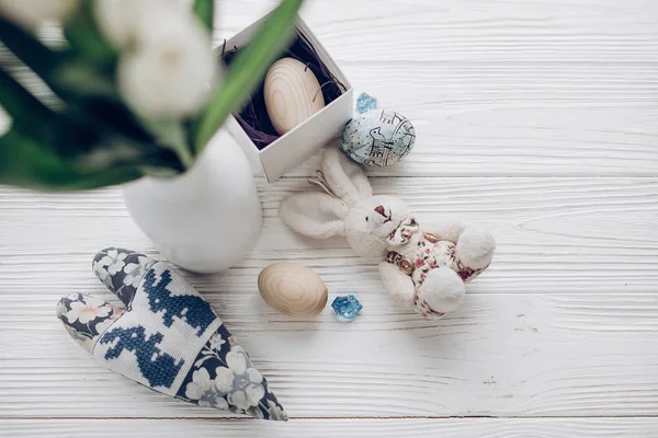 イースターの卵、ウサギとおもちゃの心 — ストック写真