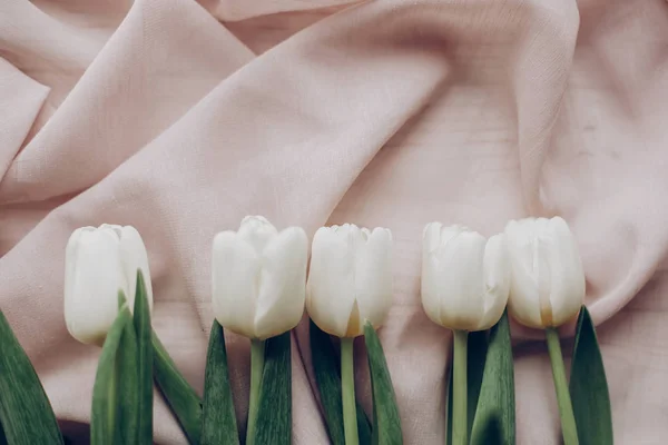 Bílá tulipánová kytice — Stock fotografie