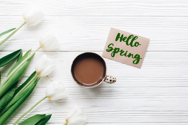 Hola texto verde primavera en la tarjeta — Foto de Stock