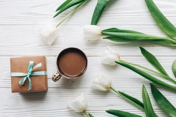 Present box, tulips and coffee cup — Stock Photo, Image