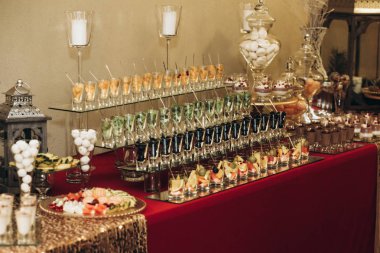 zeytin, kivi elma ve ananas meyve