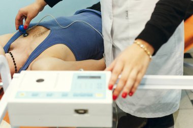 kardiyolog doktor kalp ölçme 